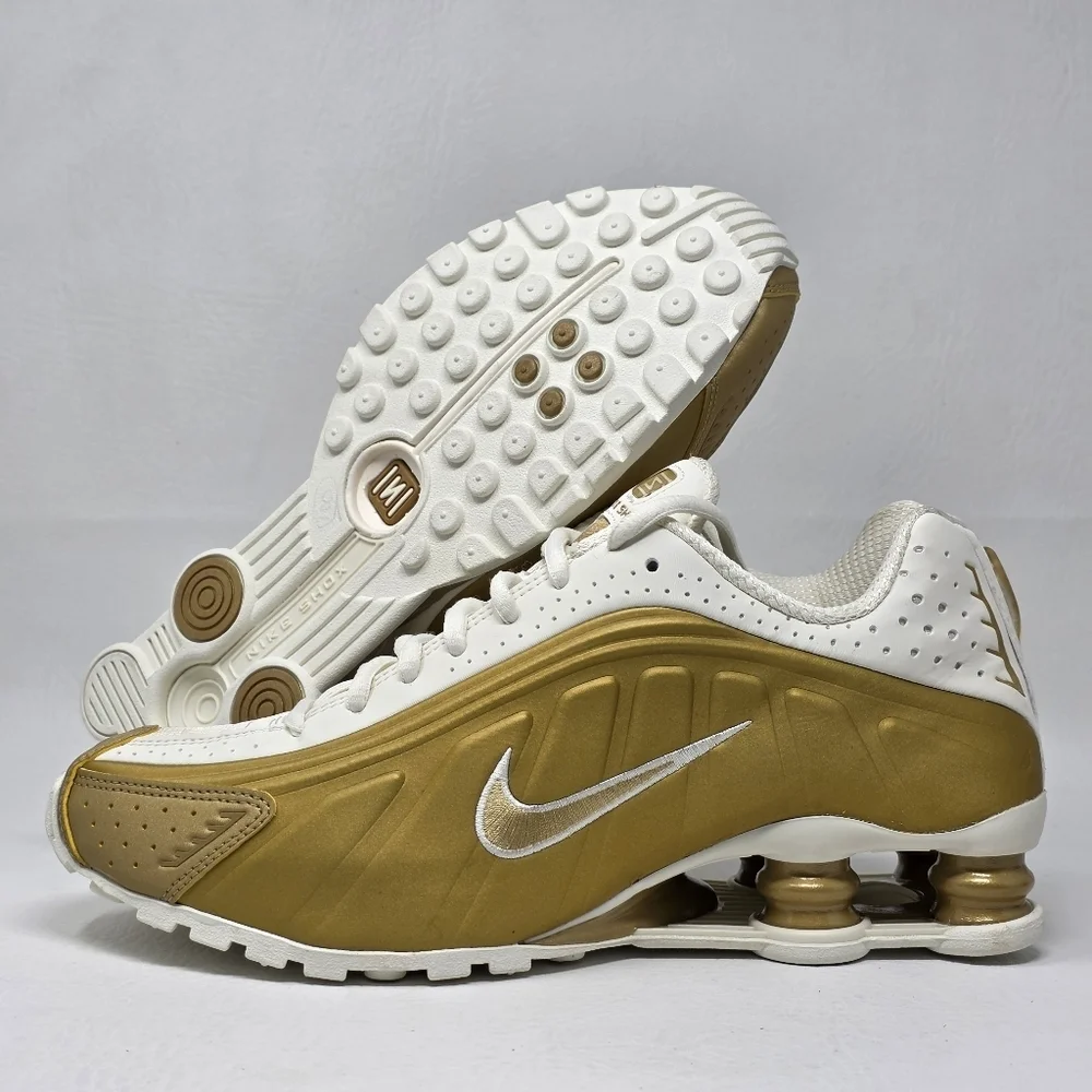 Nike Shox R4 Womens Sz 6.5 Soft Pearl/Metallic Gold Sneakers AR3565-010 New